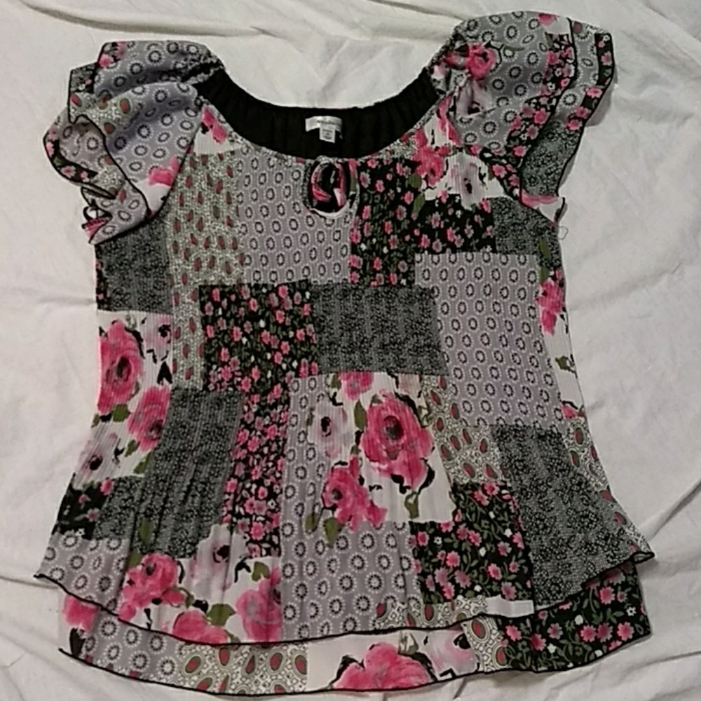 dressbarn pleated, flowy, polyester cap sleeve top
